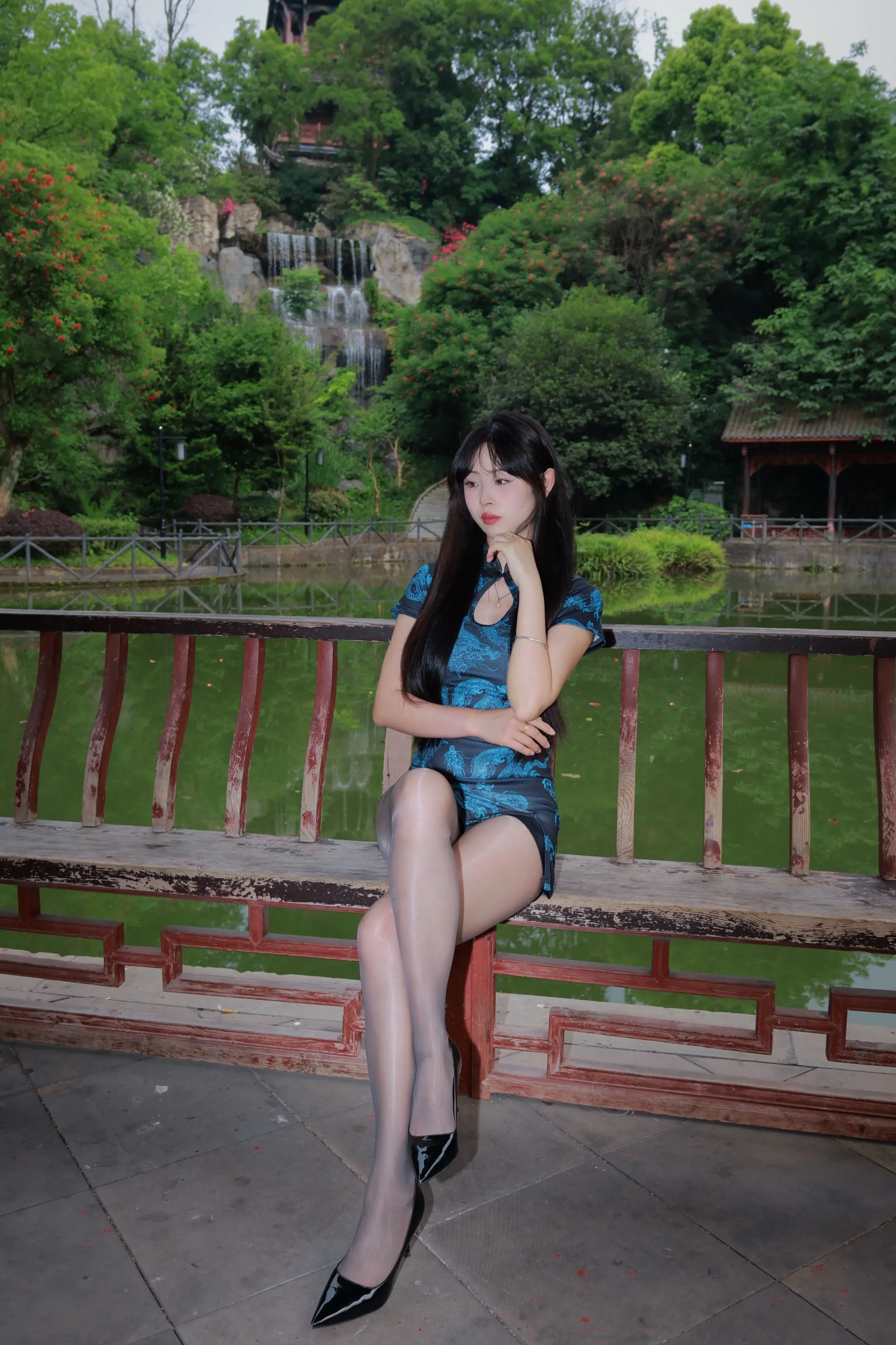 柔是东方骨  姿是心无拘