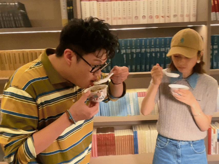 人对吃都是有执念的黑珍珠餐厅指南谁能想到酷滕的干饭赛道直接升级！打卡黑珍珠二钻餐