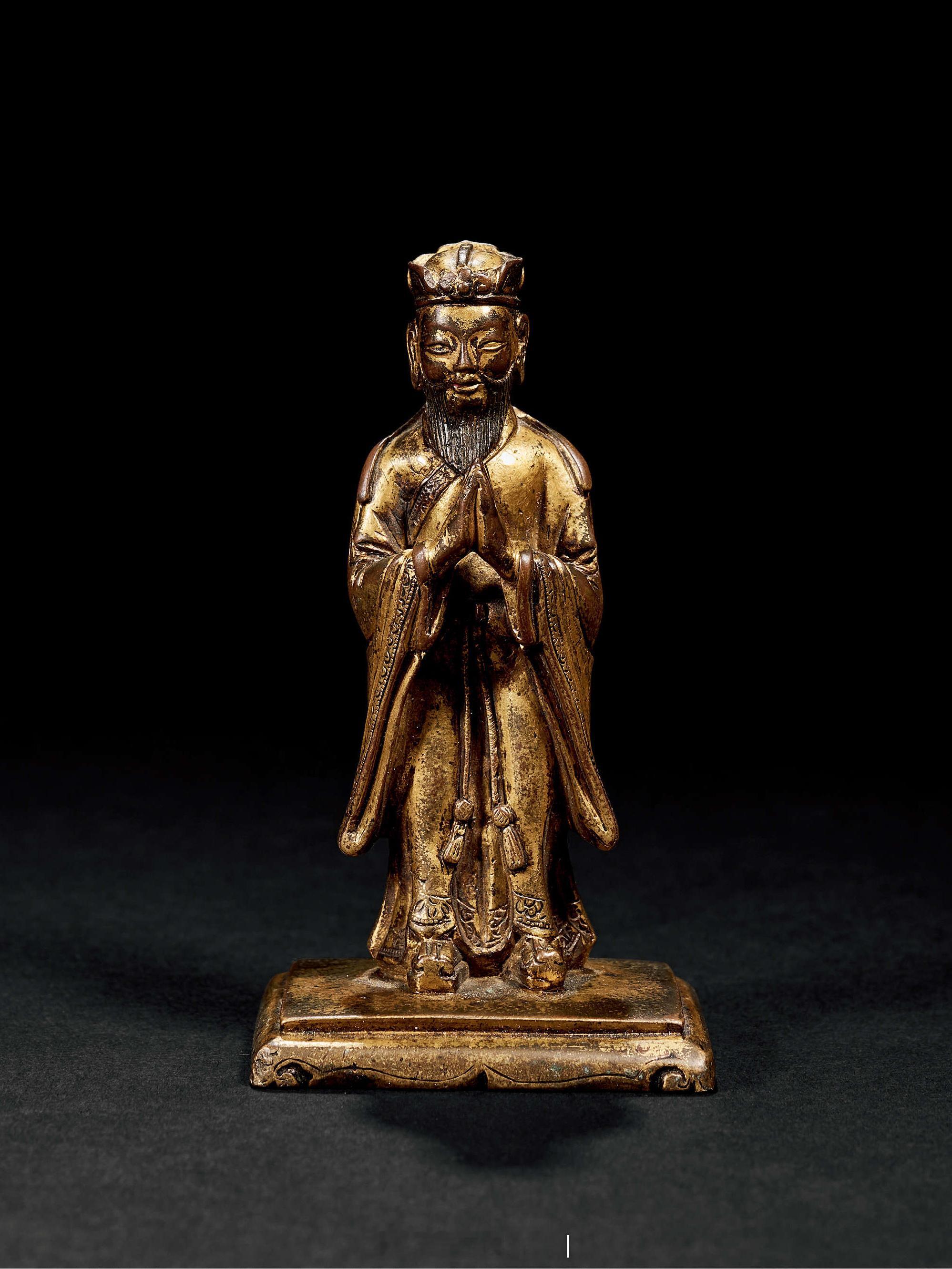 明中期 铜质鎏金文官摆件通体鎏金，文官立于方形底座上，头戴发冠，须髯落颈，显心慈