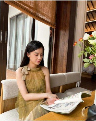 无论是四年前还是四年后，黄圣依的美依旧很“很能打”，即时最近在《再见爱人》中素颜