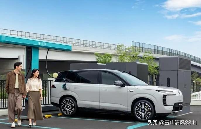 笼式车身配2000MPa超高强度钢，CTB电池一体化车身，侧面能扛25吨货车撞击