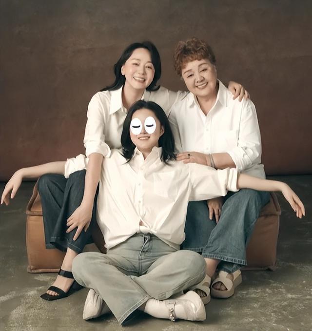 王一楠晒女儿逛商场视频引热议，18岁素颜被评头论足，网友何必拿放大镜看星二代 