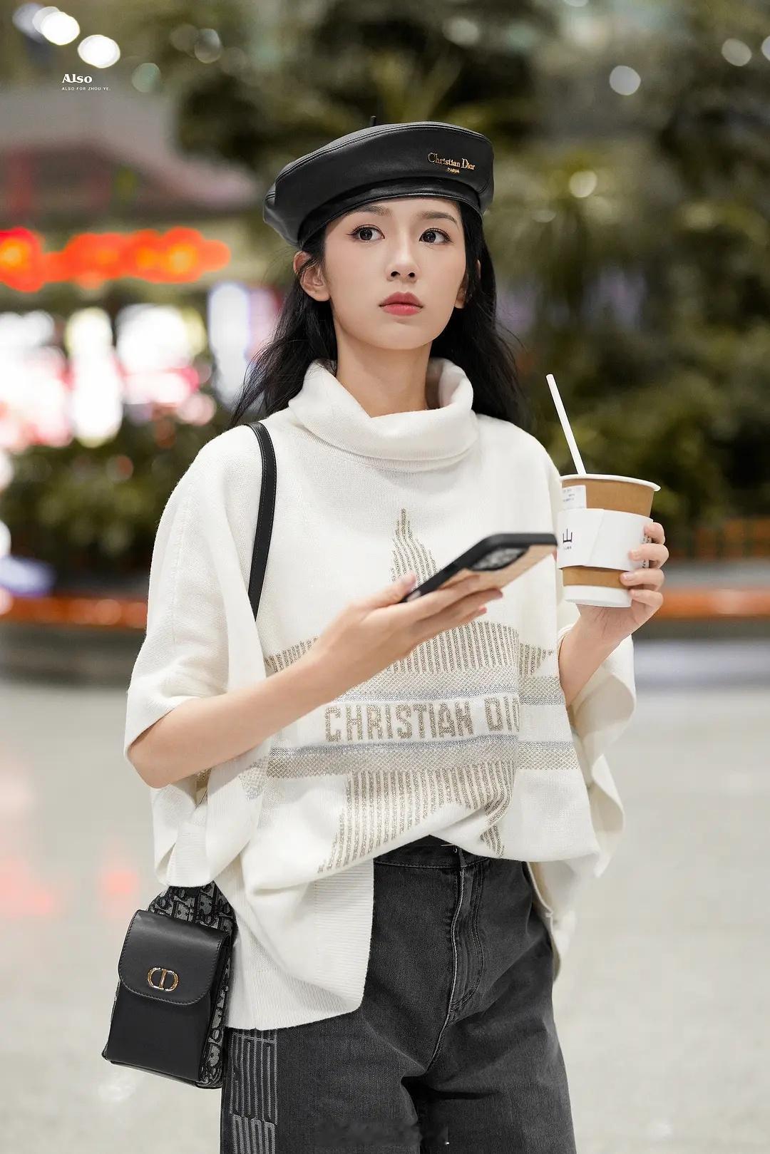 周也站姐好像拍得比工作室强，还不如把站姐签下来 ​​​