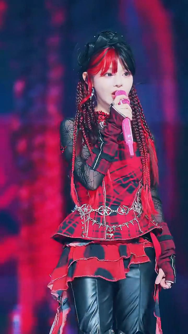 你们要记住，永远不要内涵，不要怀疑自己。人生就是要趁我们还没有喧嚣的时候，都是闪