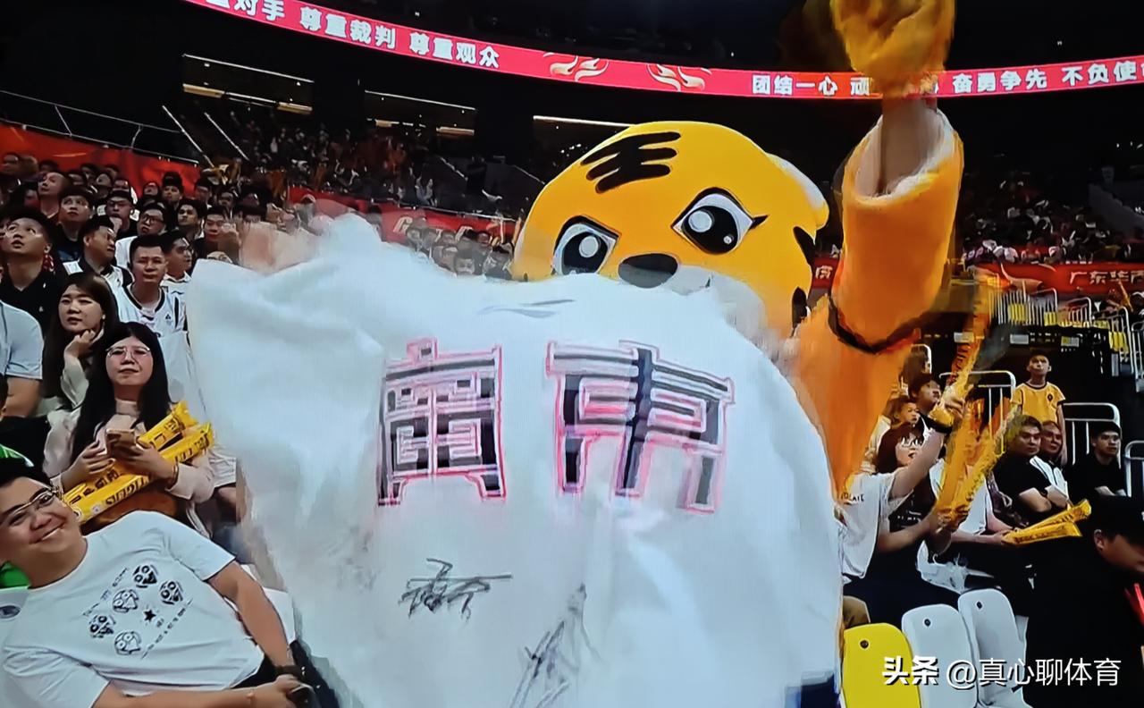 广东队将在第二主场顺德德胜中心迎战四川丰谷酒业的比赛送出12件全队签名球衣和12