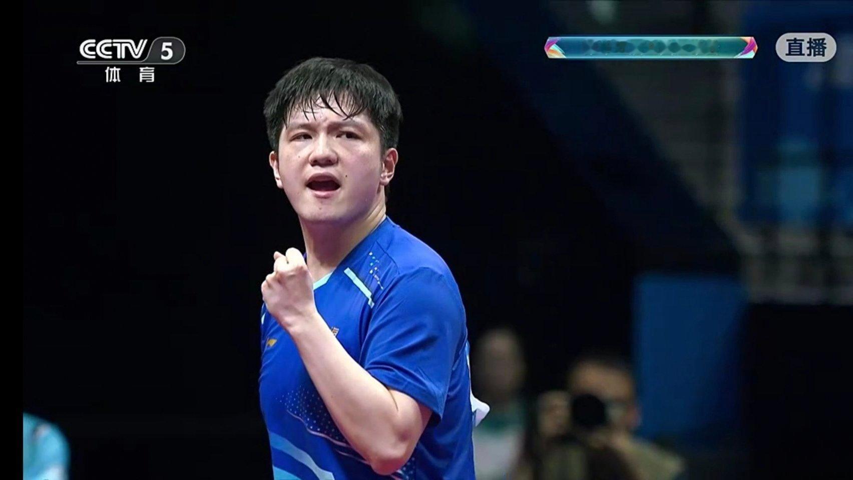 全运会乒乓球男单半决赛，樊振东4比2王楚钦，李晓霞高菡解说都有点情绪激动，可见战
