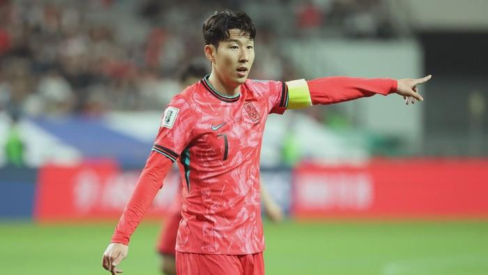 韩国仅高兴了2小时便准备订票回家了！
本届美加墨世界杯，韩国队的小组赛之旅以一场