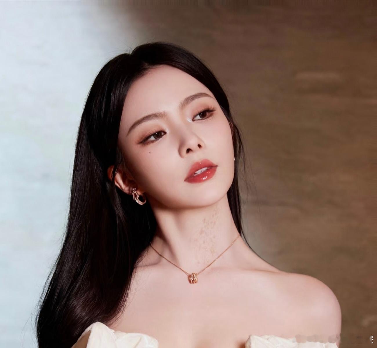 听了一个小时陈卓璇唱的歌，她音色好有辨识度 