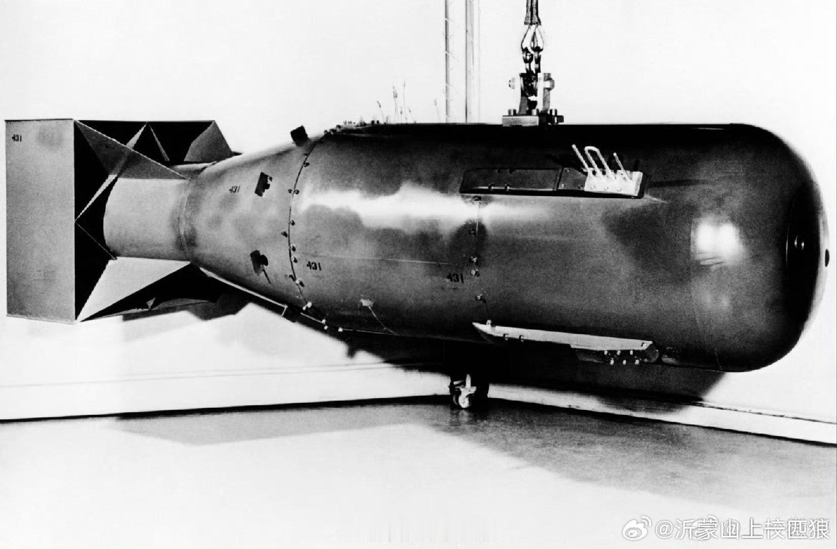 1945年的今天原子弹在长崎爆炸 1945 年 8 月 6 日，美军向广岛投下了