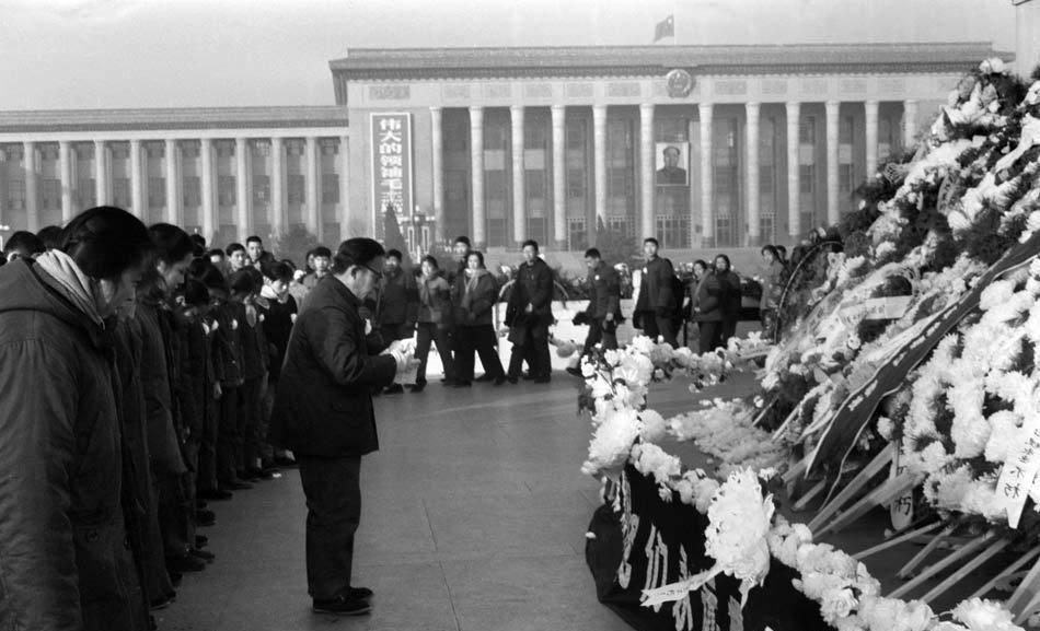 1976年宋庆龄出席周总理追悼会，为何在仪式进行时会愤然离席？
1924年6月，