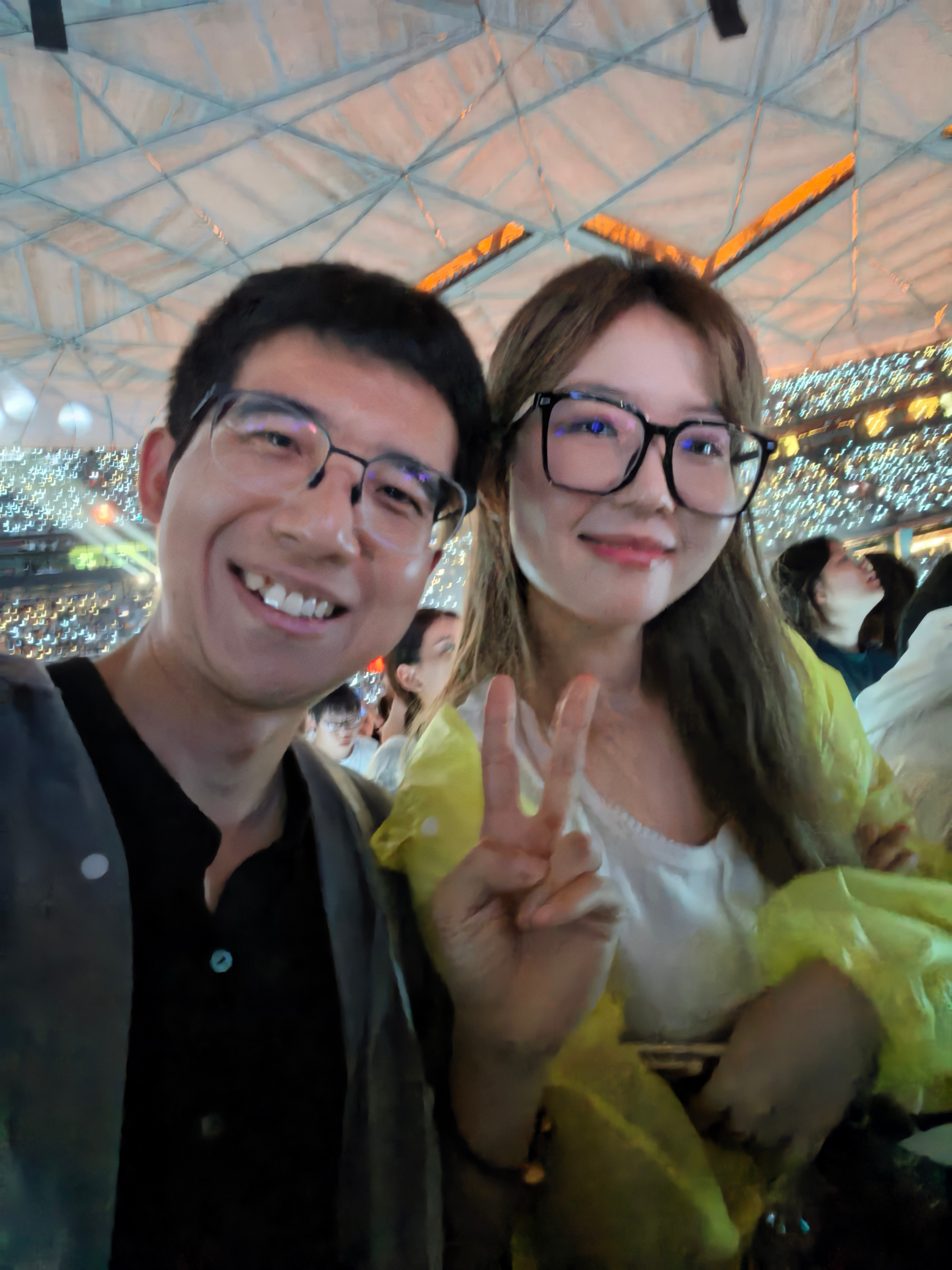 来鸟巢看林俊杰啦！我俩第一次在鸟巢看演唱会，体验感也太好了！[打call]  ​