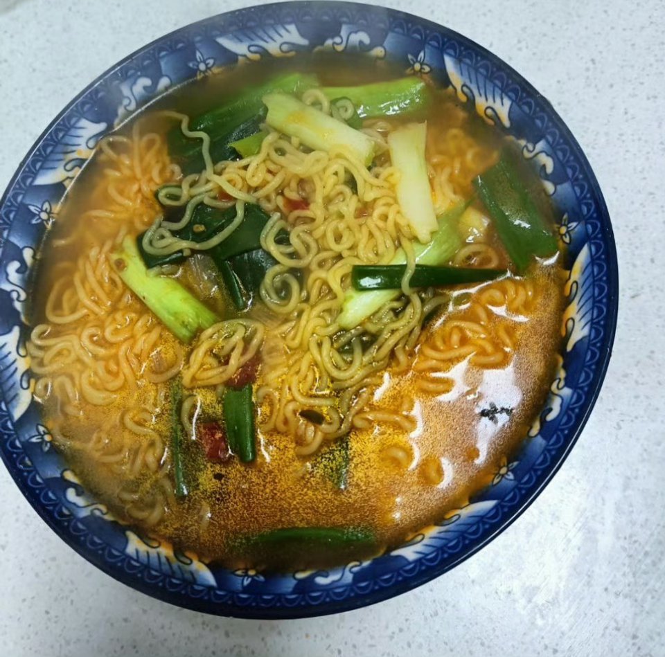 心情不好，吃碗康师傅番茄鸡蛋牛肉面，让老婆温暖我的心。 
