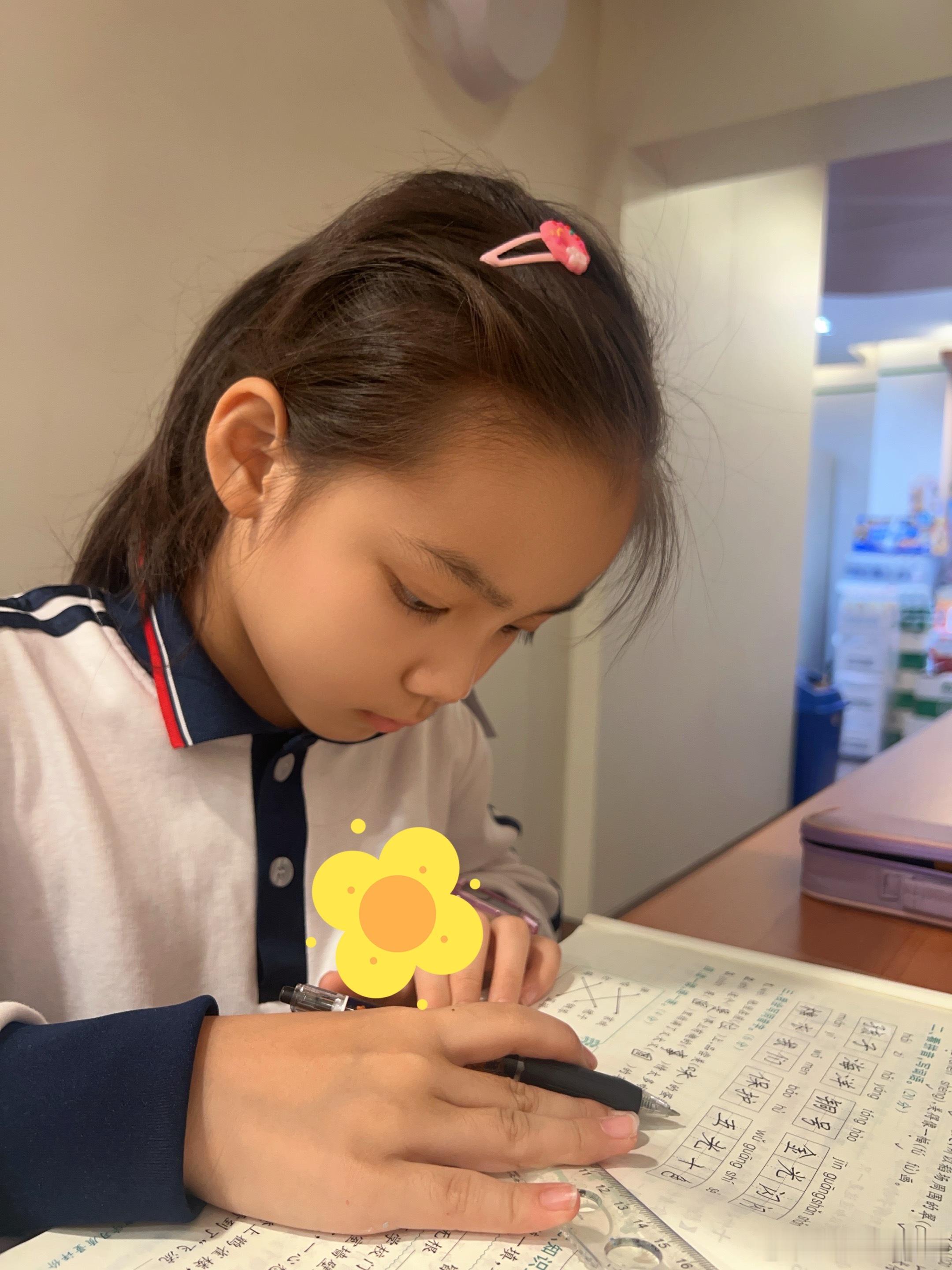 我出门办个事～米米出门前抱了又抱我刚在路上被孩子打了好几个电话连环Call~问我