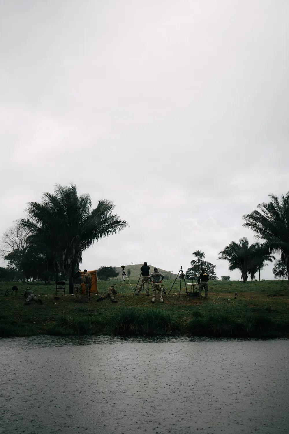 美国对巴拿马的军事渗透非常深入，巴拿马部队，警察，海关等等的执法人员都是在美国教