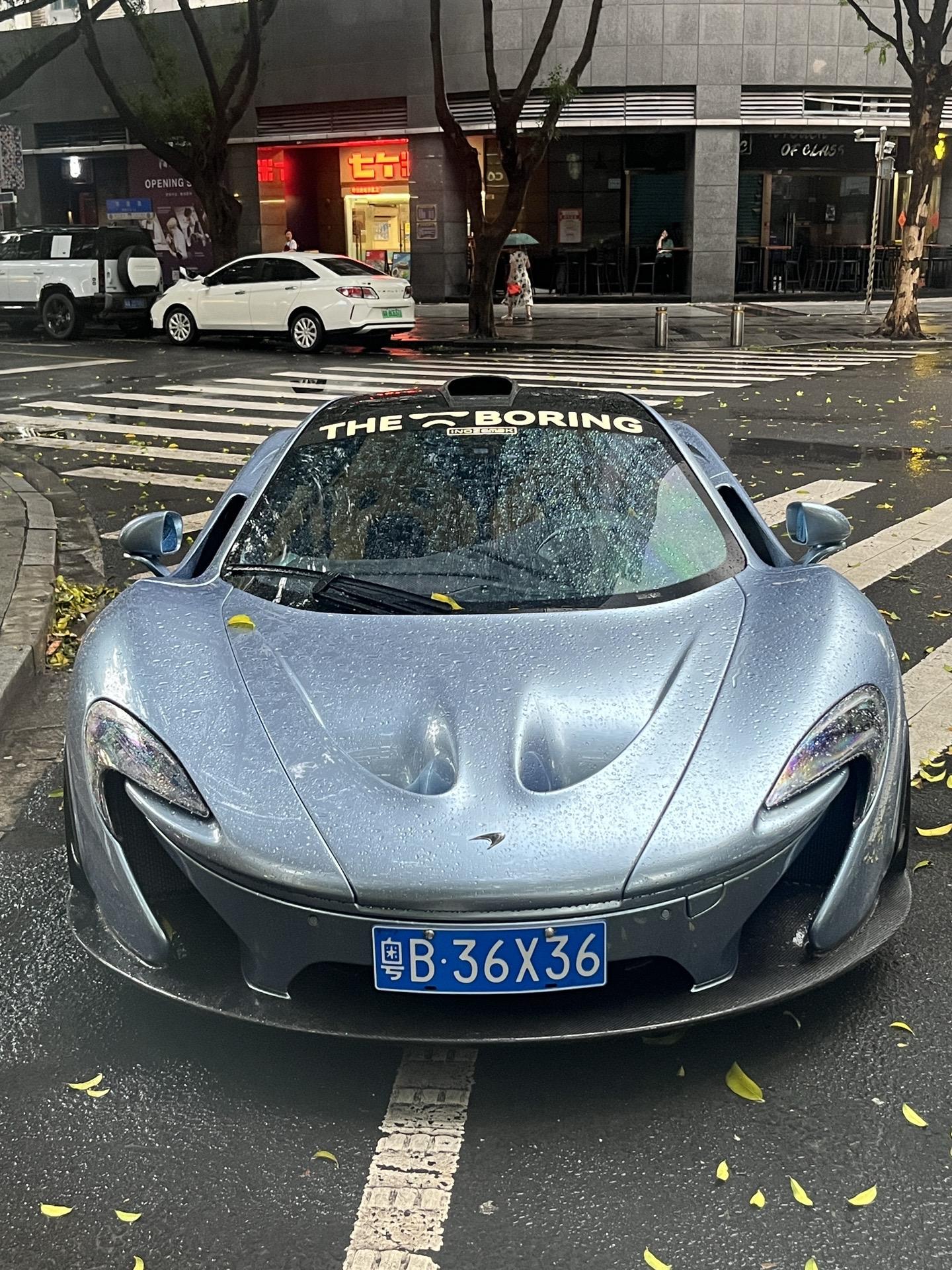 暴雨中的McLaren P1 别有一种风韵