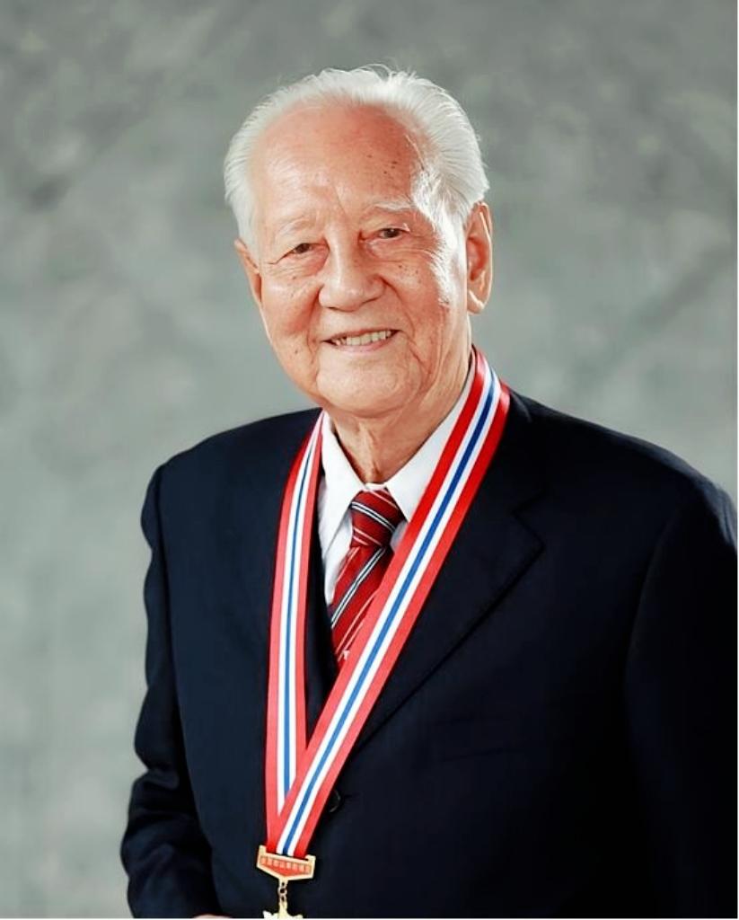 1988年，黄旭华在南海做深潜试验时，顺道回了趟家看望母亲，谁知95岁高龄的老母