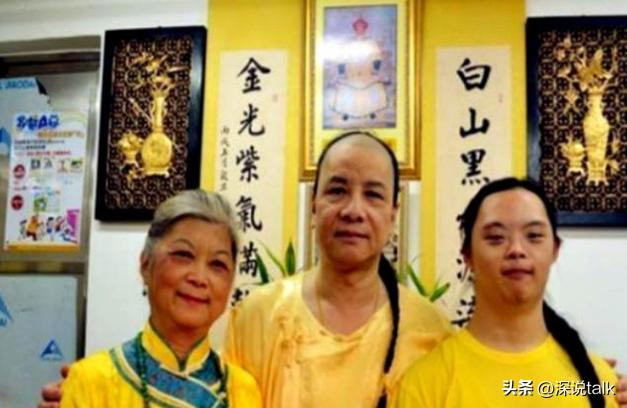 “把故宫还给我家！”2005年，多尔衮10世孙在火车大闹一场，非要插队去买票，还