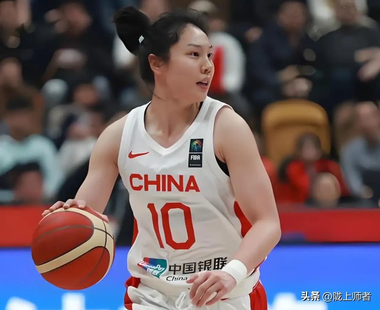 中国男足应该向中国女足看齐，
中国男篮应该向中国女篮看齐，
中国男排应该向中国女