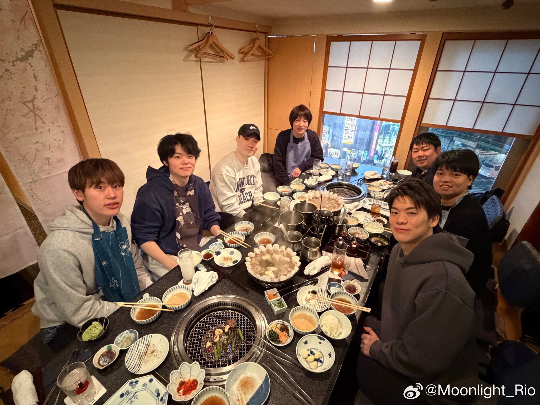 金沢俱乐部在明天的决赛之前，一起聚餐🥢 