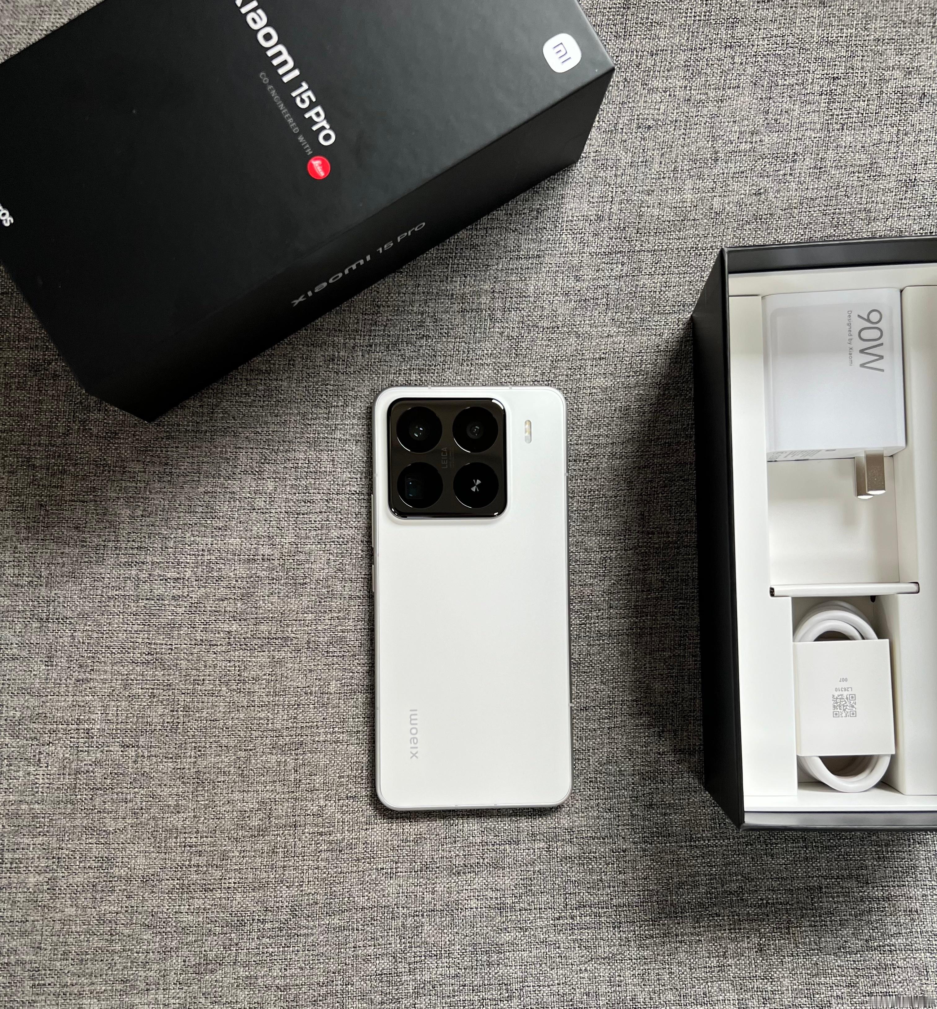 小米15 Pro 16+1TB白色，99新全套，电池效率100，全国联保至202