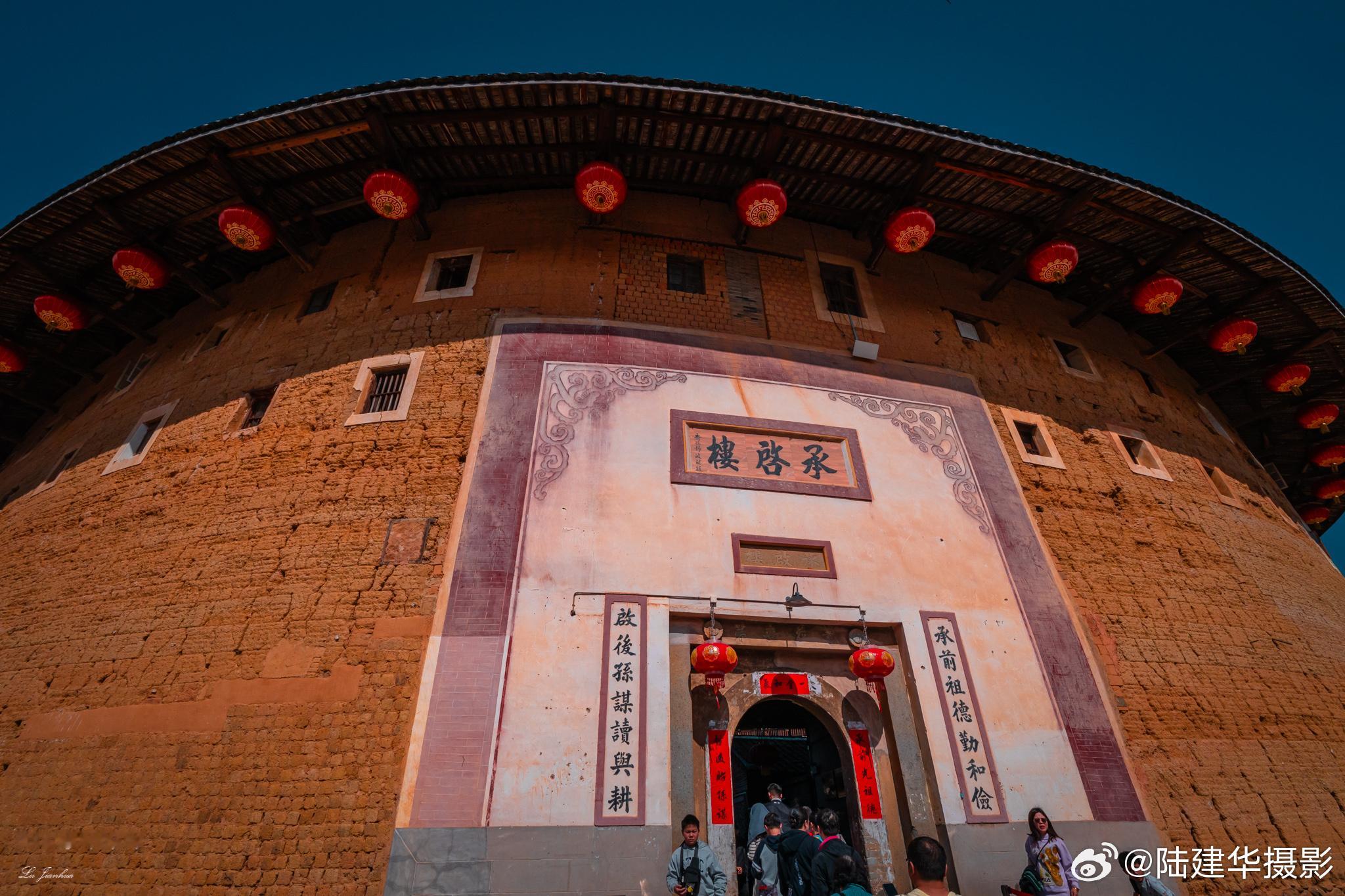 福建龙岩永定土楼，是世界文化遗产。永定土楼，也被称作“永定客家土楼”，唐末宋初以