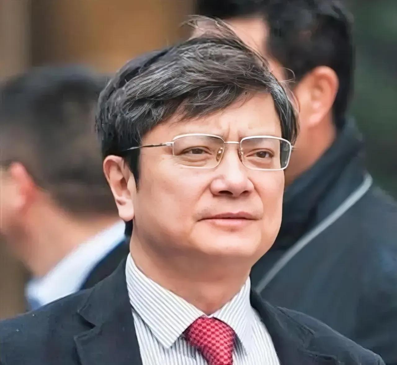 郑强教授的那番话，像一面镜子，照出了很多人心底隐约不安却又不敢细想的问题。

我