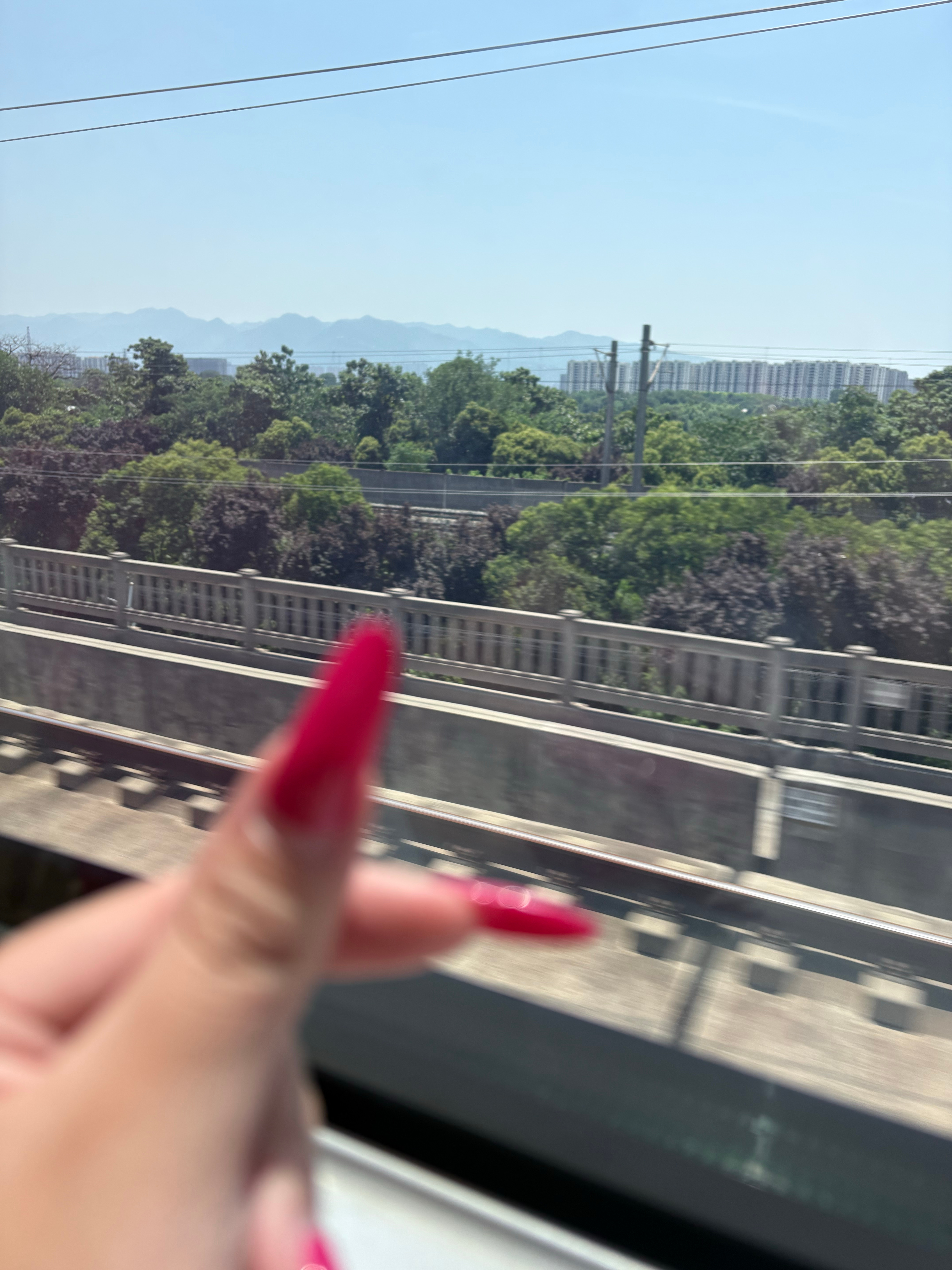 特别高级的液晶屏。 