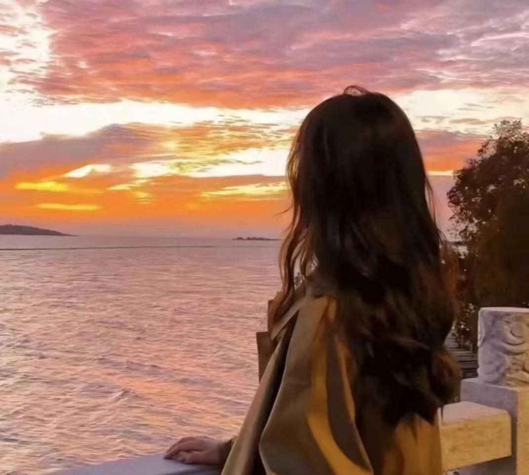 连自己的老婆孩子都给不了
衣食无忧
还整天在外人面前打肿脸充胖子
认为很有面子，