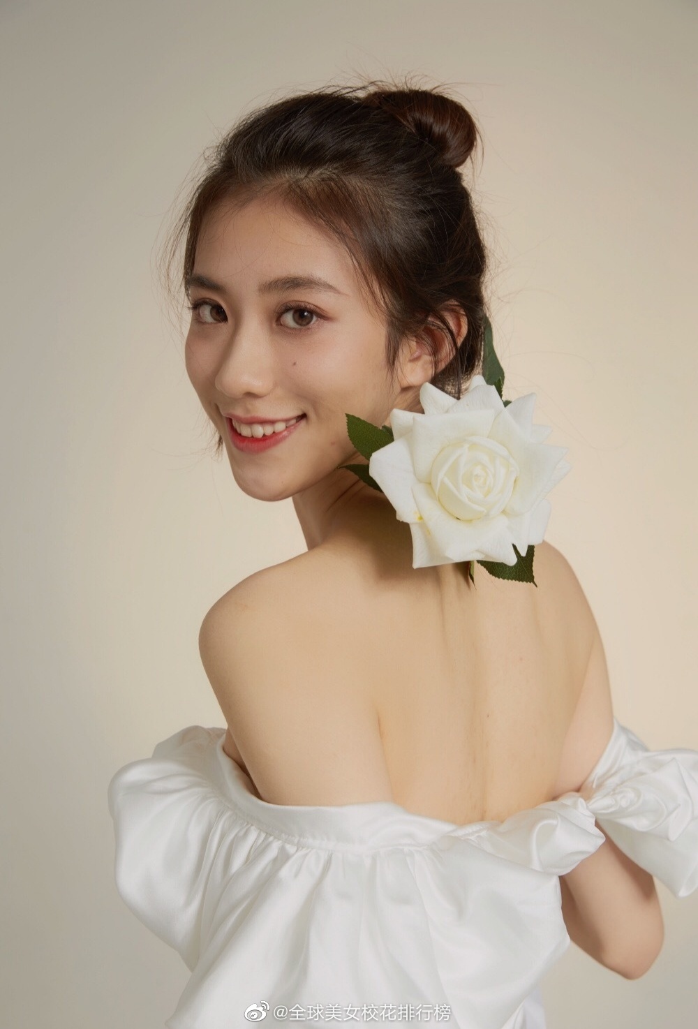 美女校花中国传媒大学，漂亮的摩羯座小姐姐，坐标北京[心] ​​​