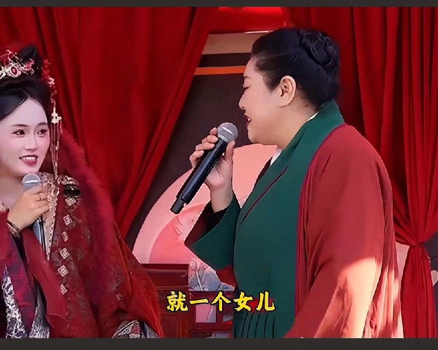 离异带娃的女人这么抢手吗？
在王婆说媒的舞台上，来了一个离异带一个女儿的女人，没