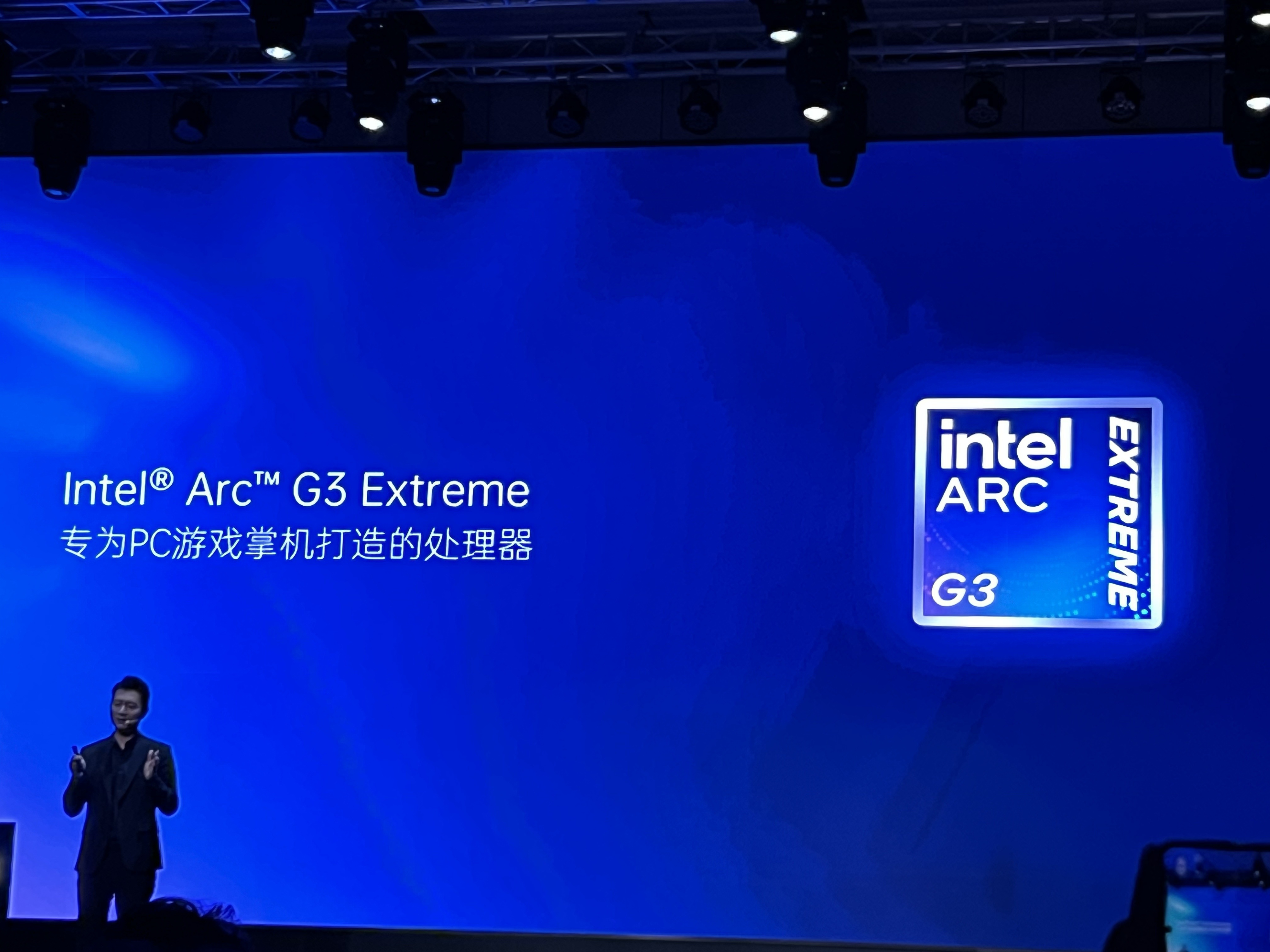 没想到，ONEXPLAYER在PC游戏掌机领域已经干了五年了，种类越来越齐全，玩