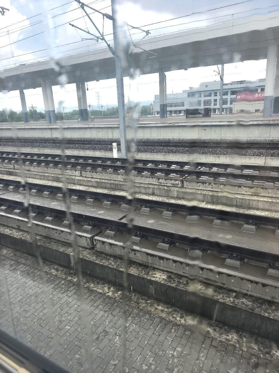 好大的雨点、好快的节奏！今年是多风多雨之年啊！ 朝阳·辽宁朝阳站