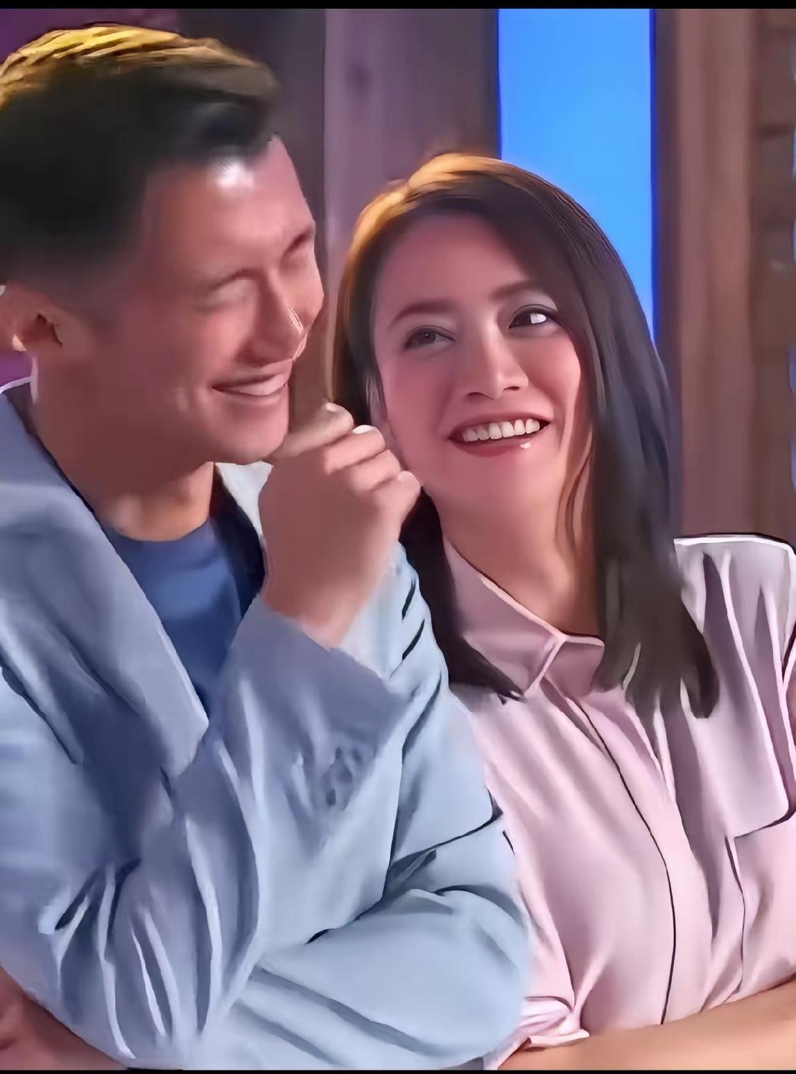谢霆锋和霍汶希的友情真的很让人羡慕！
据说两人认识都30年了。霍汶希看谢霆锋的眼