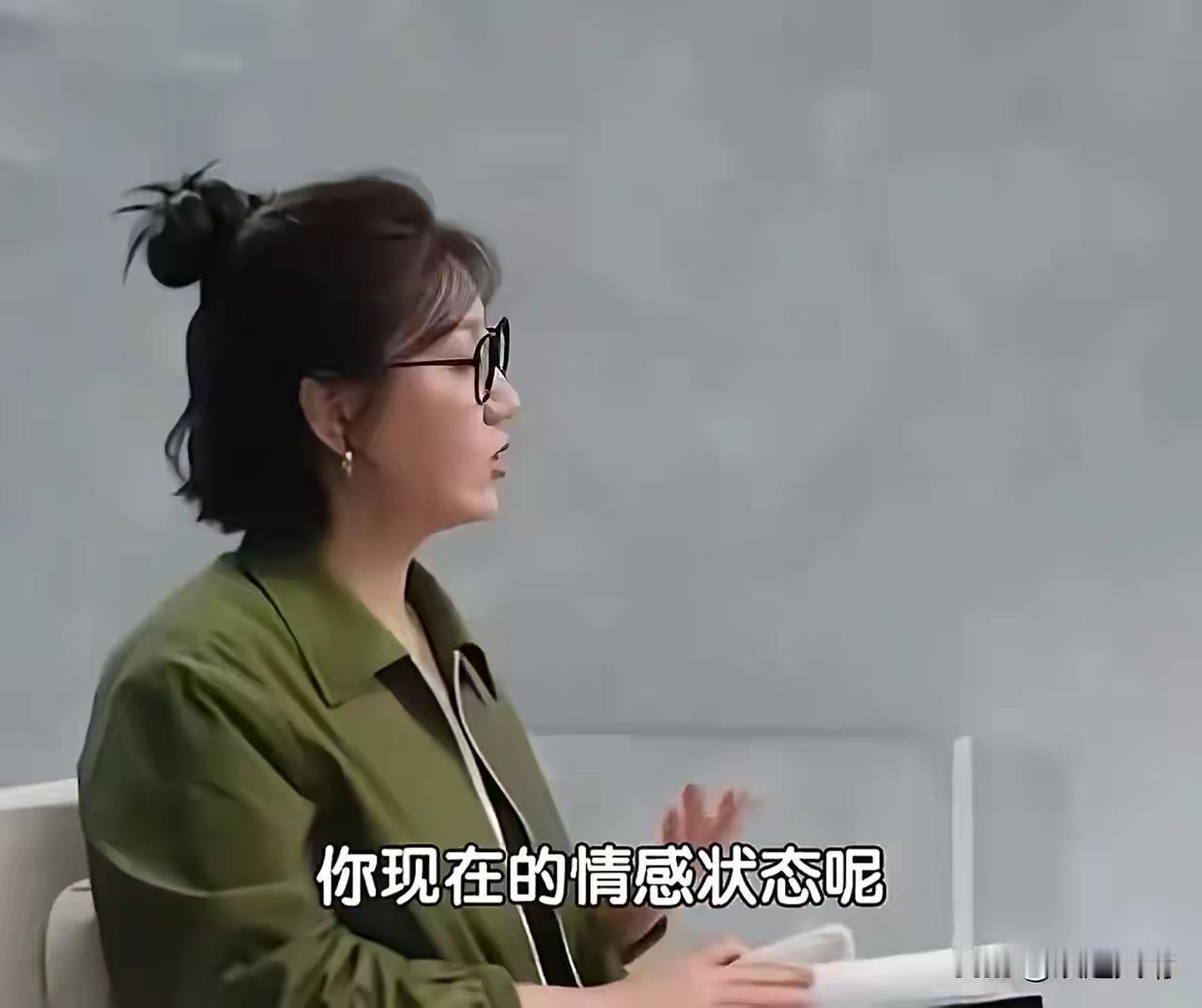 易立竞提问引争议，深挖艺人私密生活，边界感缺失
 
一档访谈节目里，易立竞向蓝盈