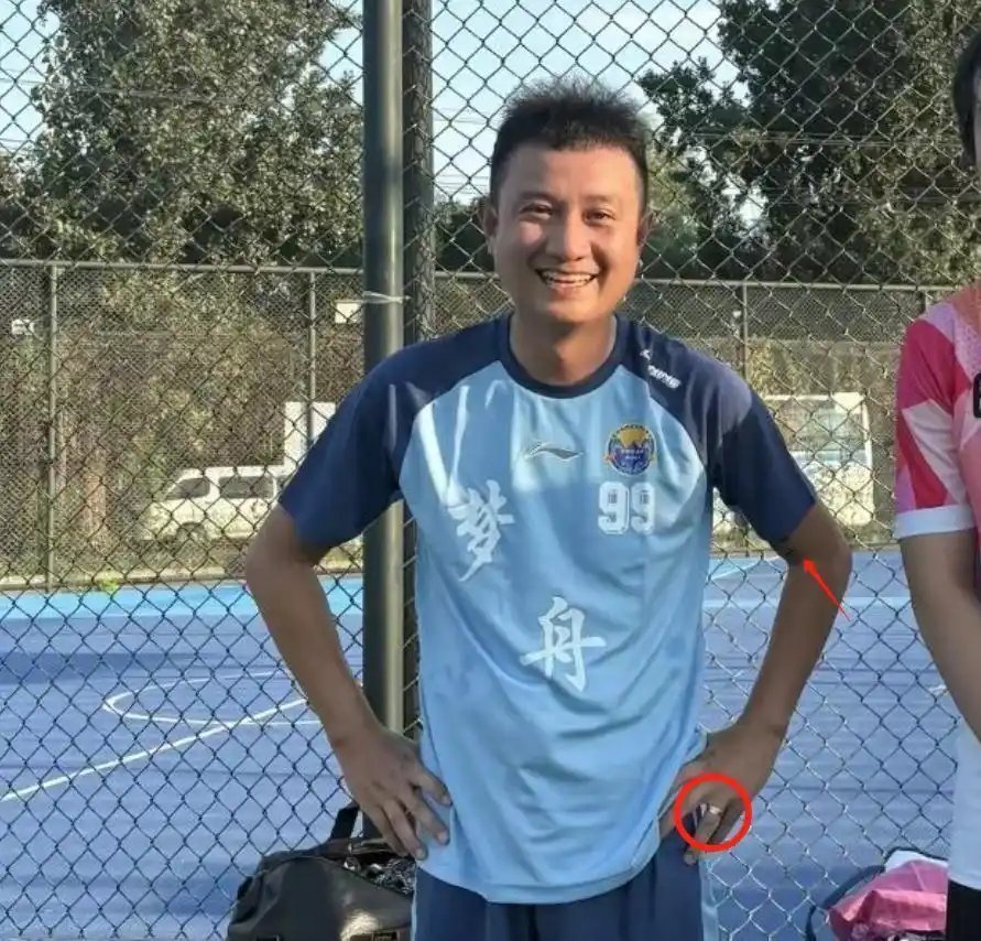 41岁的文章打扮的还挺潮，看来他跟马伊琍不是一路人！ ​​​