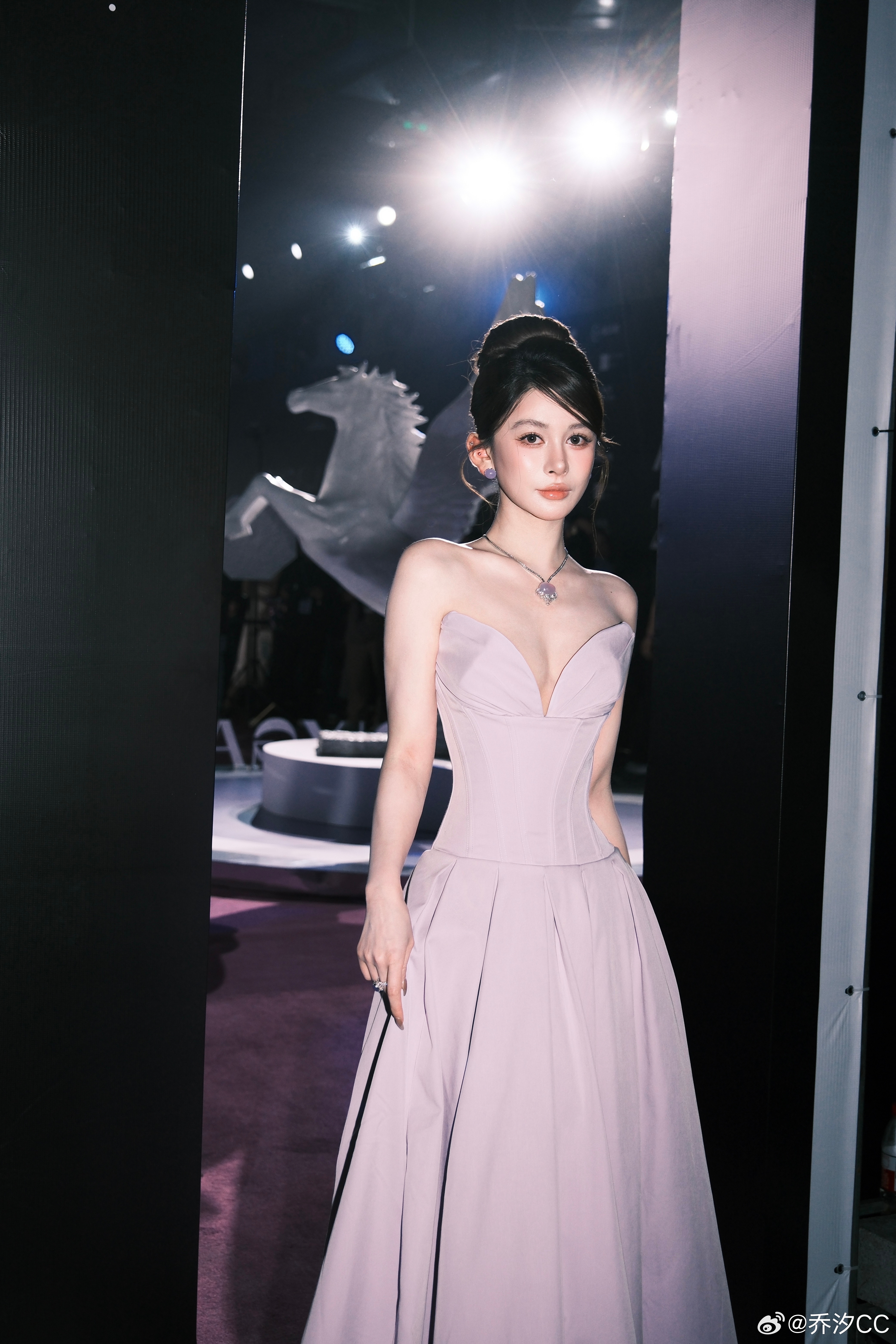 最近超喜欢紫色💜（这套妆造很喜欢还搭了我最喜欢的紫翡）3月档期开始约啦～年前太