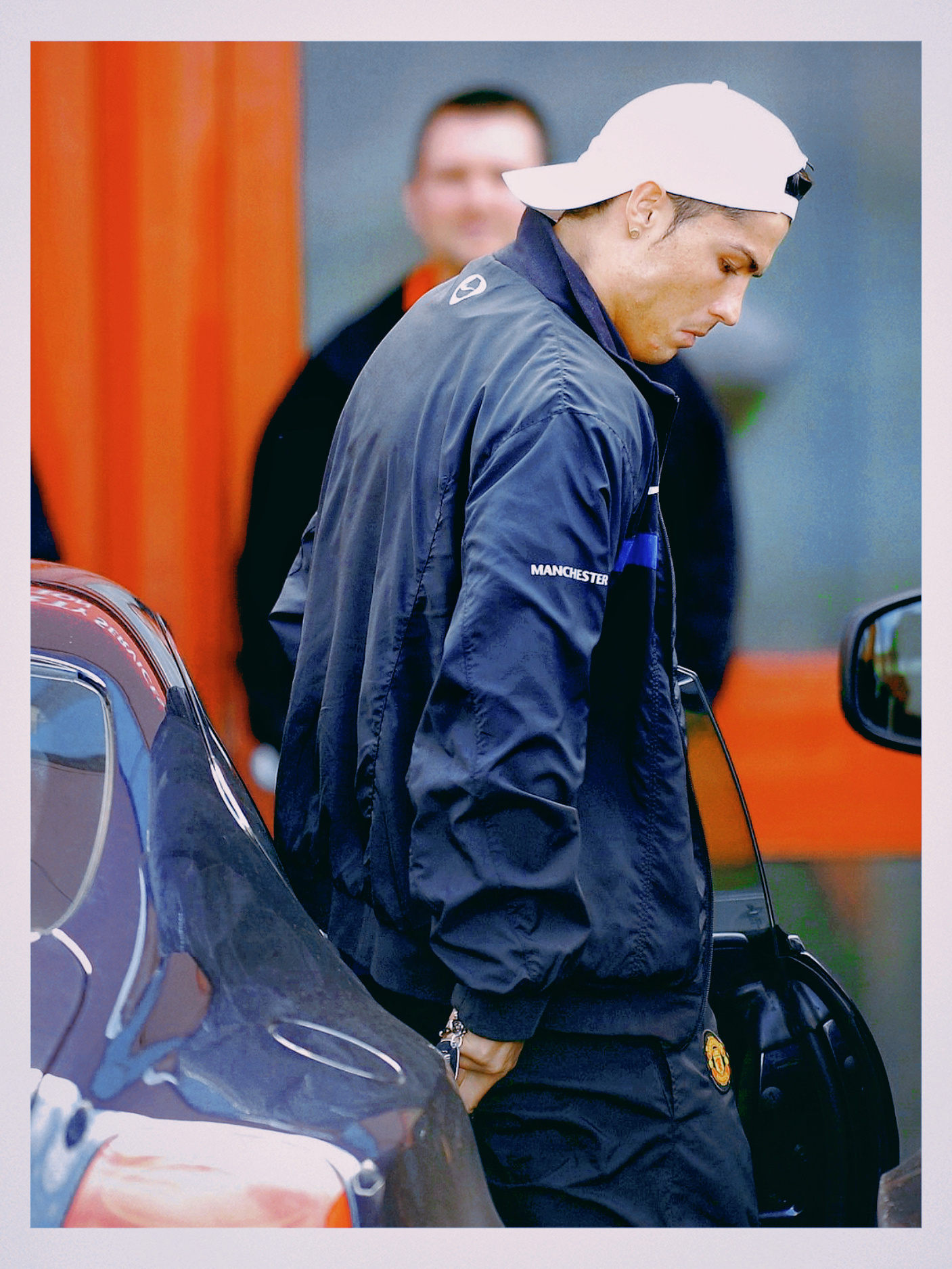 帽子反戴最帅的男人