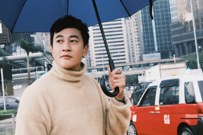 何润东人在家中坐商务从天降接何润东这种财运接何润东这种财运，何润东人在家中坐商务