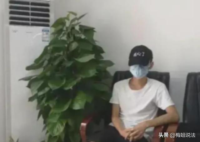 湖南，一小伙子跟女友去酒店开房，本来兴致正浓时，小伙子发现自己没有带套，无奈之下