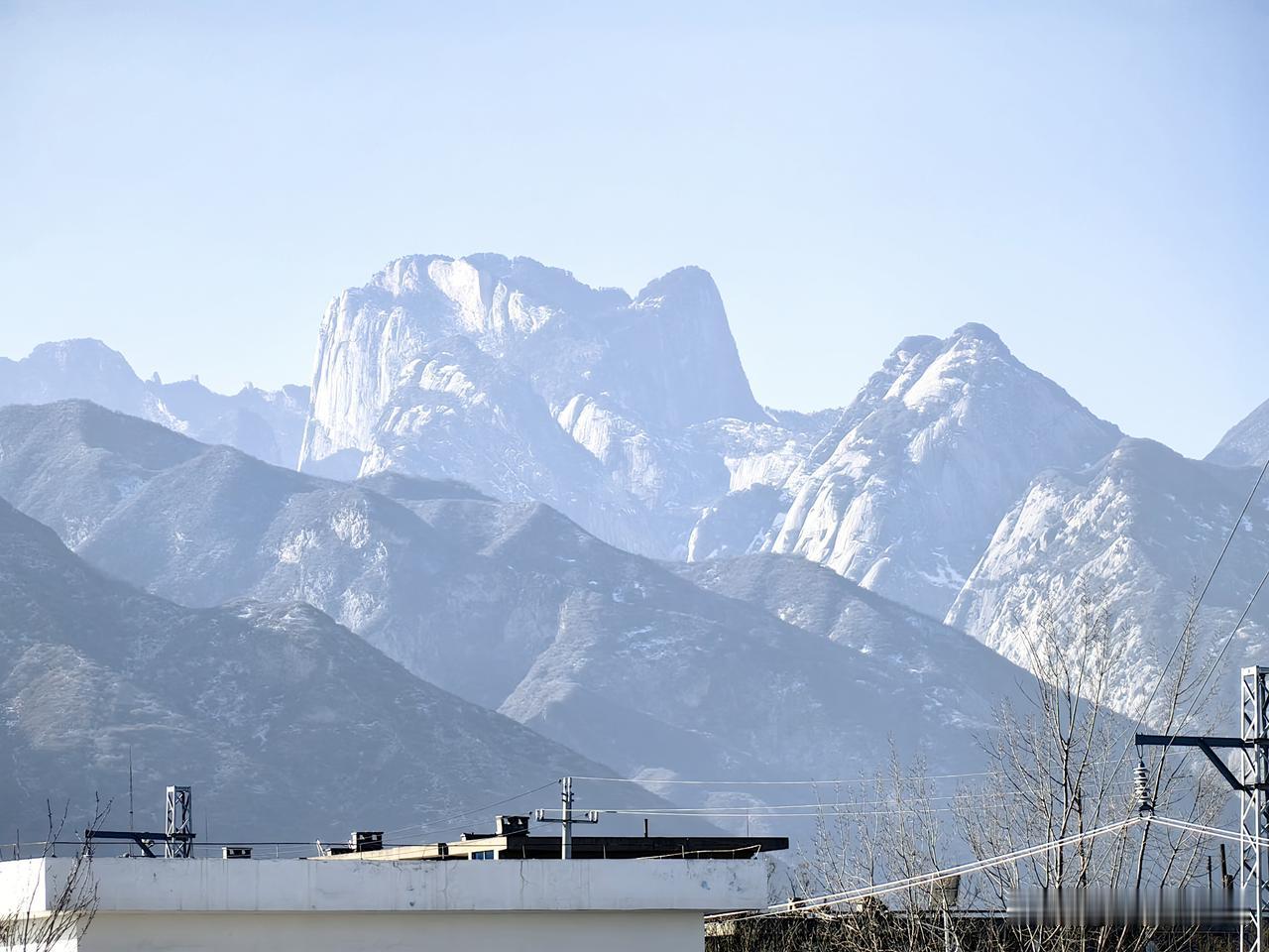 华山脚下电机厂，全称：华山冶金车辆厂，1968年三线建设时期开工建设，主导产品包