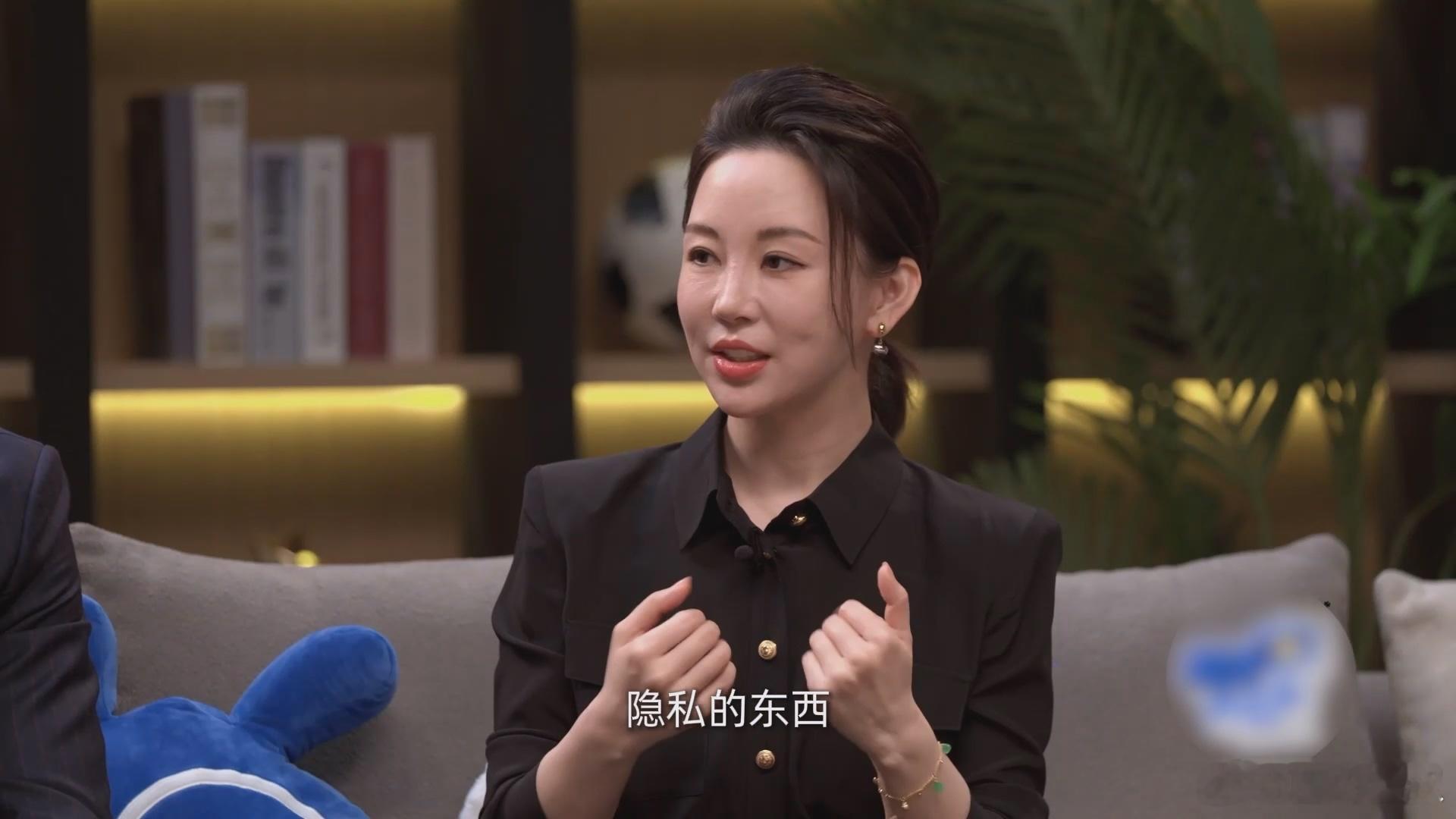 #潘晓婷谈曾被极端粉骚扰#无论是谁，内心都有着不愿被窥探的隐私角落。即便是光芒四