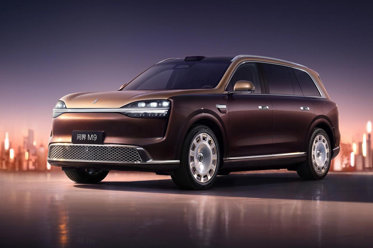 去看了问界M9，我终于理解了什么叫“有钱人的世界我不懂”
先说背景： 我并不是M