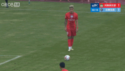 纳萨里奥任意球造成克莱伯乌龙，河南队再次扩大比分！
比赛进行到第69分钟，河南队