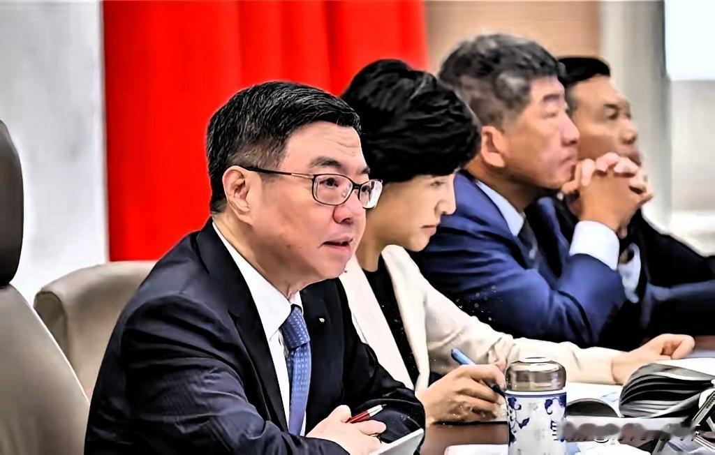 就在刚刚
​​台当局突然宣布，
​12月26日，台当局宣布:

突然要把手伸向立