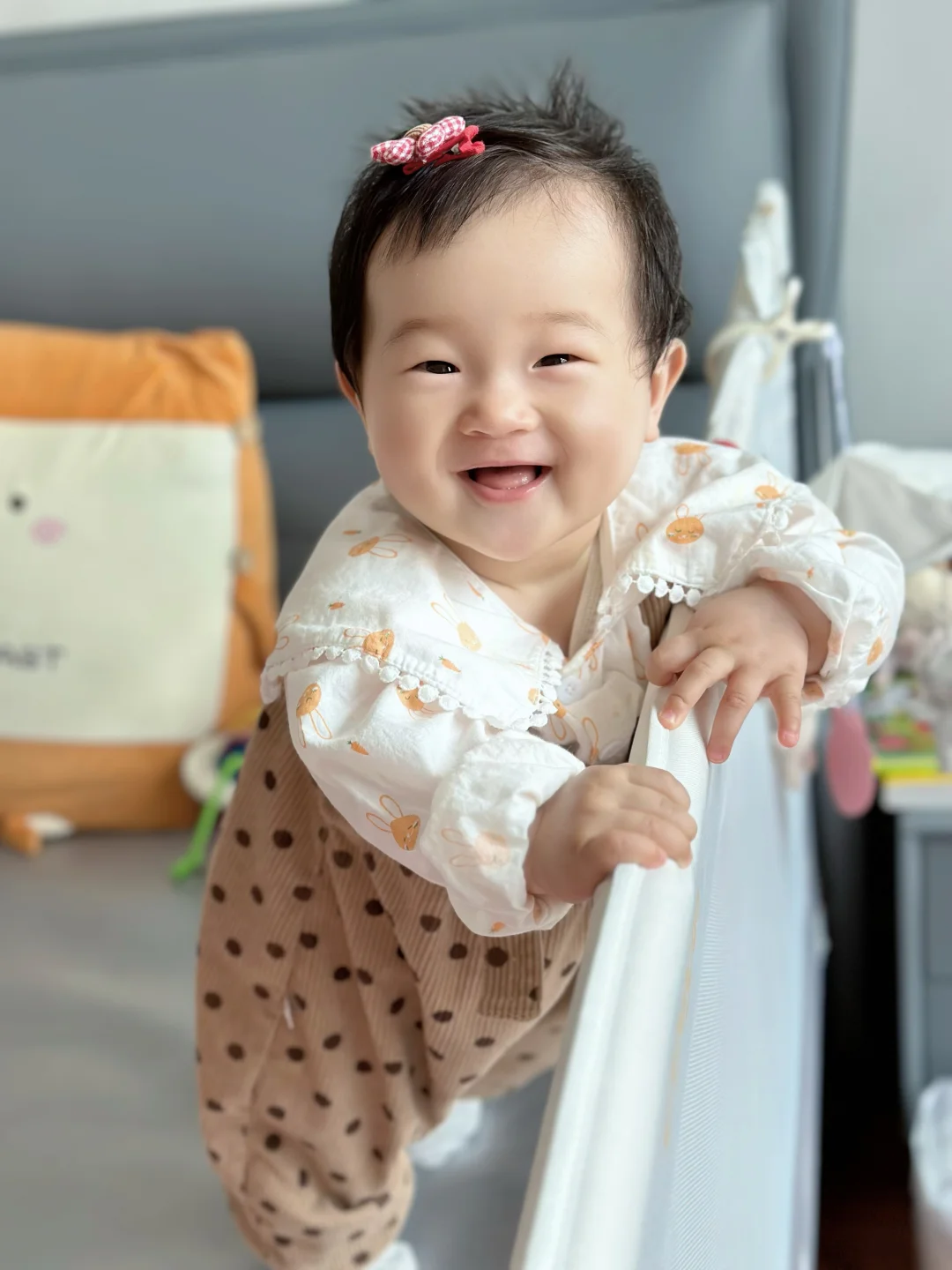 9️⃣个月宝宝学站，自己扶着站得妥妥的👍