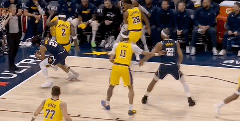 掘金之前进的三分，出界没有？ 