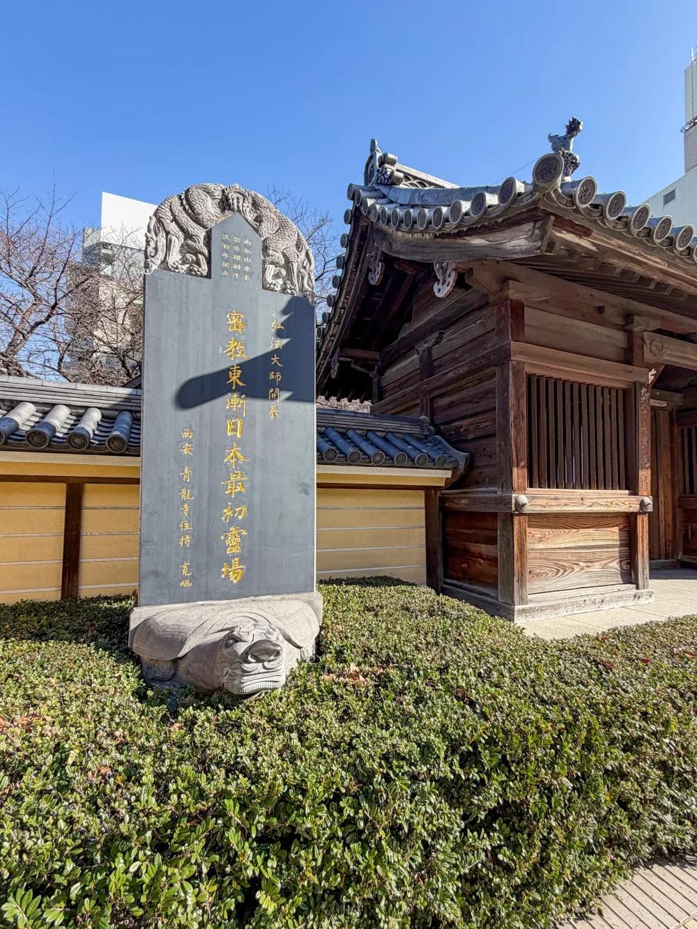 日本在对待二战历史上，真是毫无悔改之意，一直妄图翻案。《人民日报》曾发文批判日本