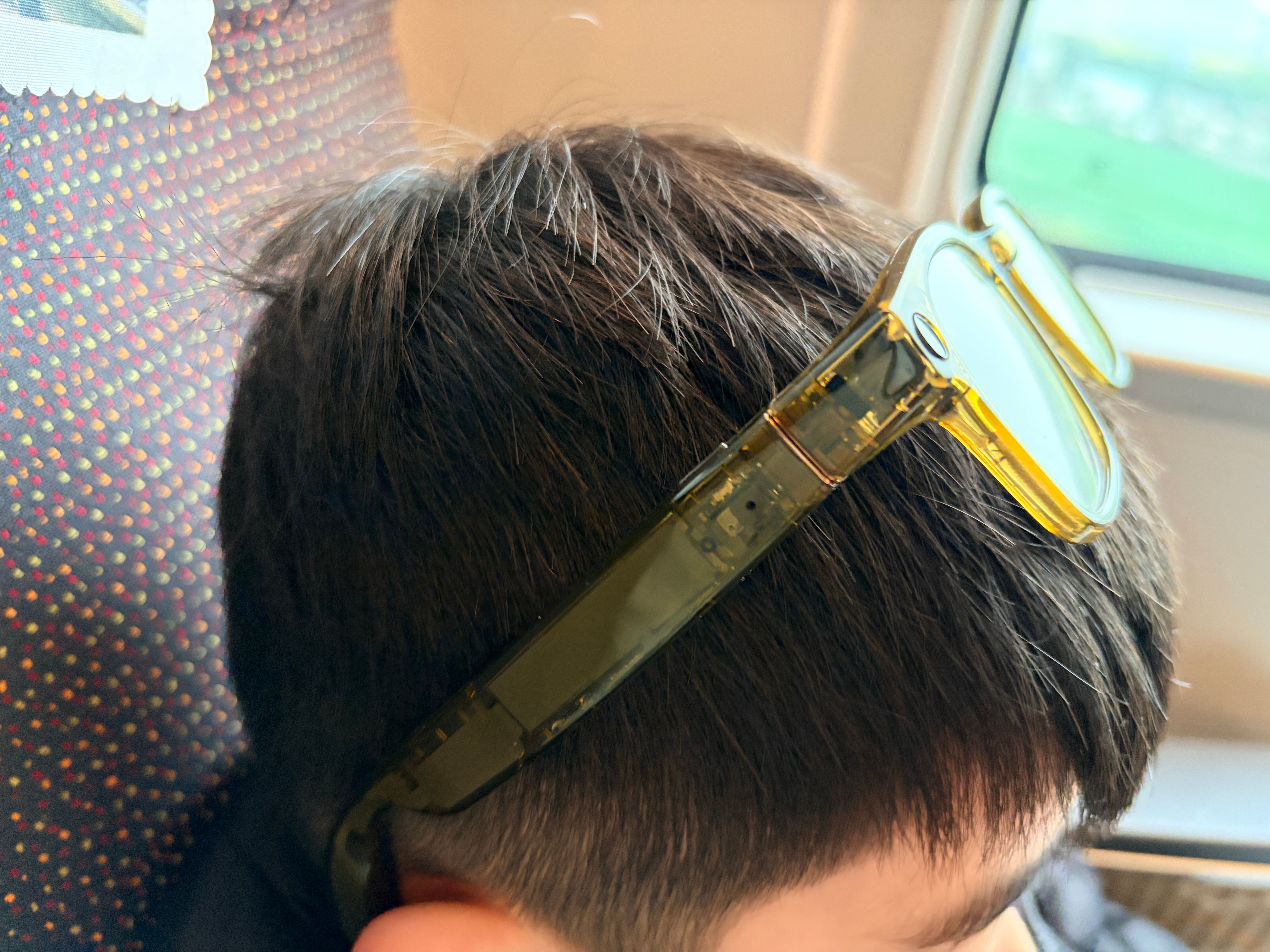 当未来Livis眼镜可以让车直线召唤时，如果再新上一个左右泊出功能，我都不敢想象