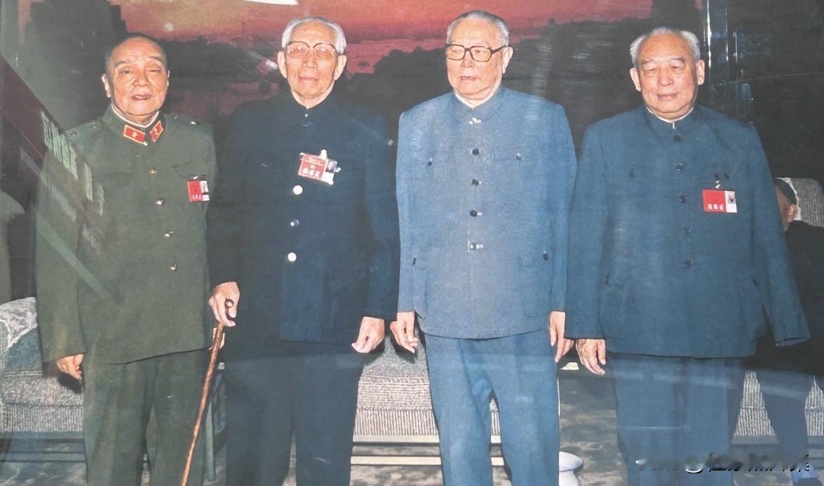 1987年11月，李先念与王震、杨尚昆、余秋里在一起合影。早在1946年6月，国