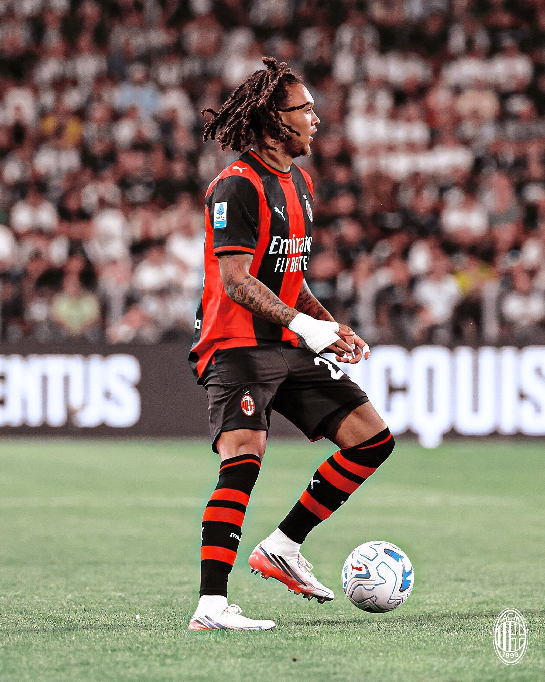 【✅】 🔴⚫️ 今天首发出场的迭戈·莫雷拉🇧🇪迎来自己加盟米兰的正赛首秀。